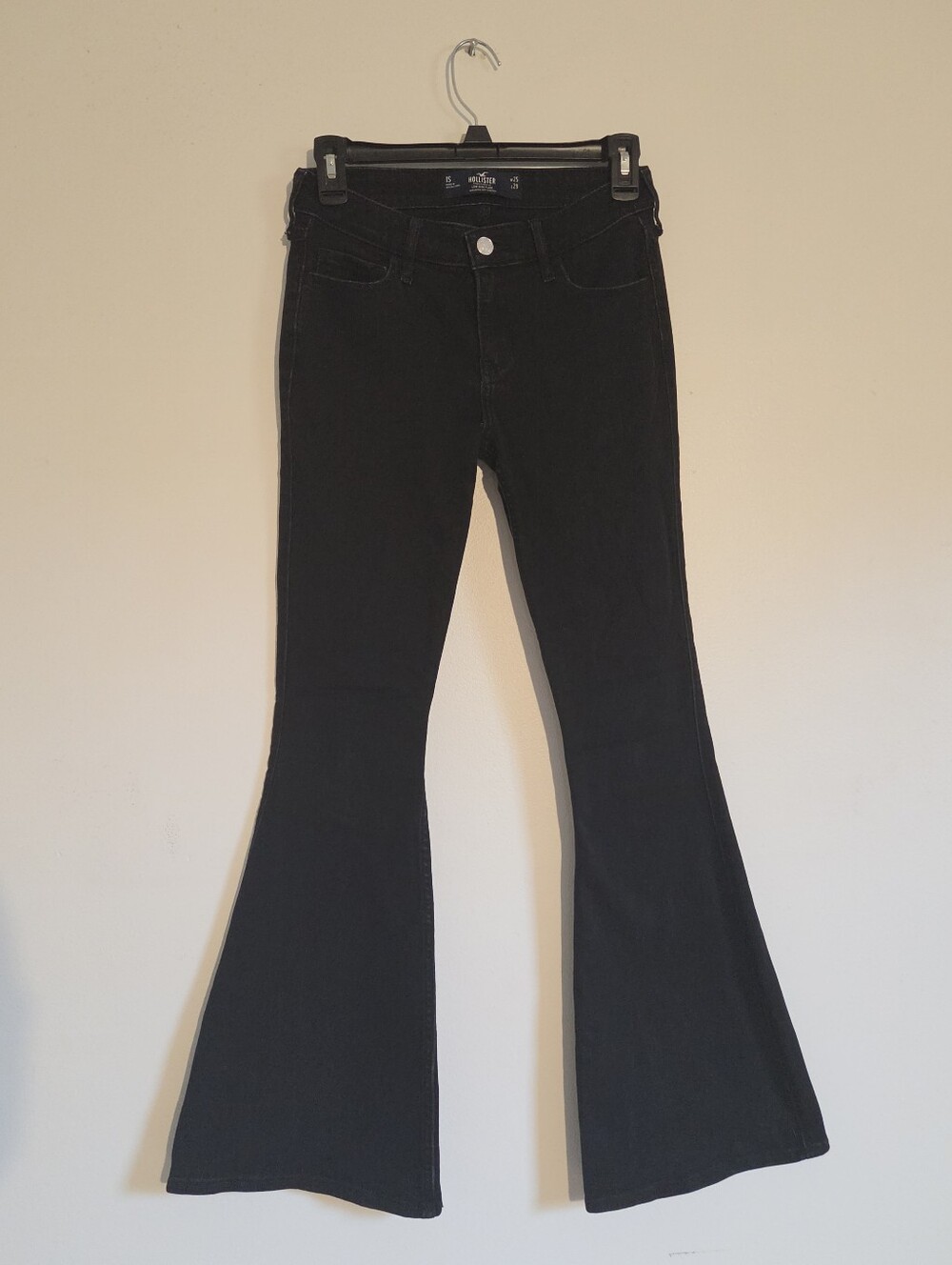 Hollister Black Low-Rise Flare Jeans (Short)